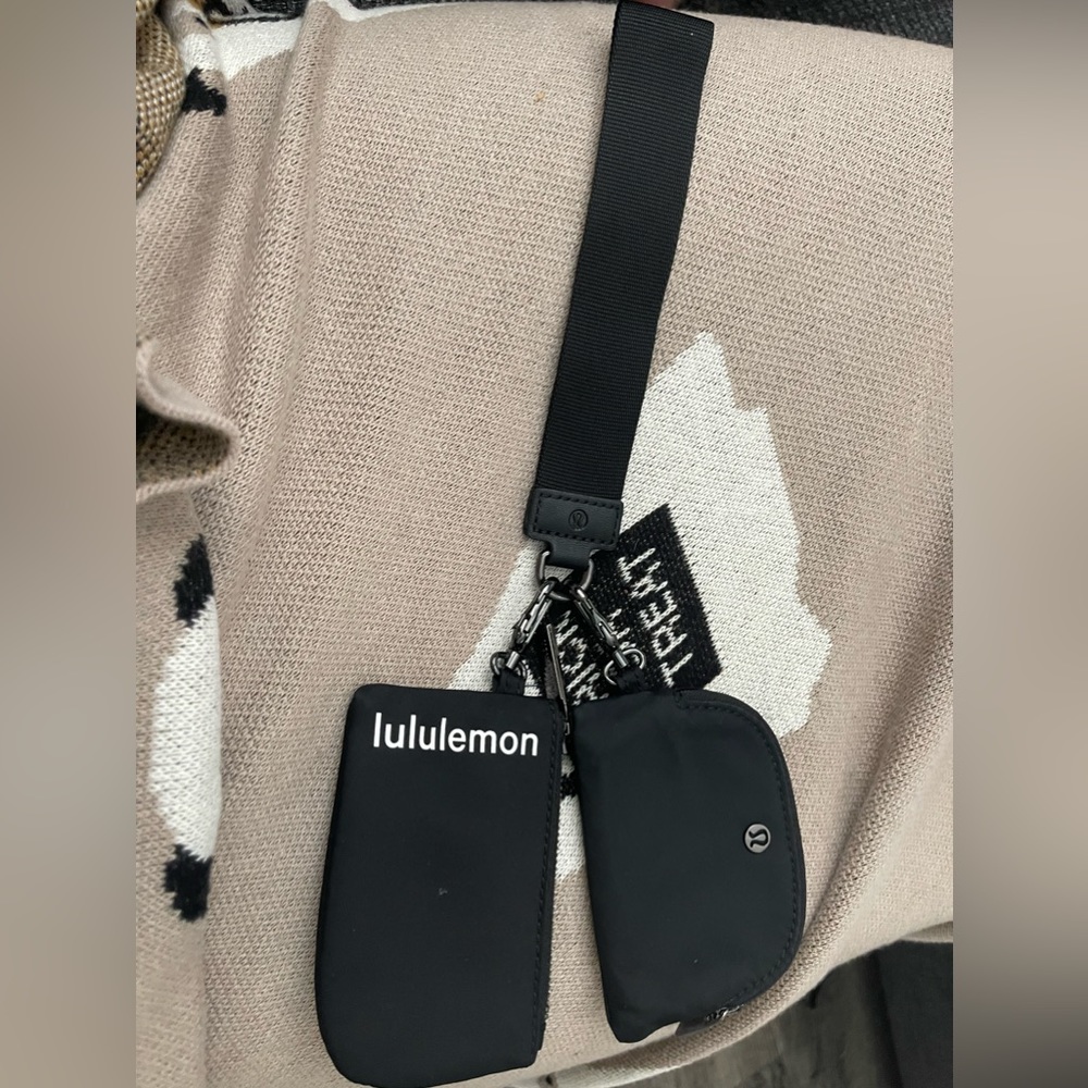lululemon dual wristlet